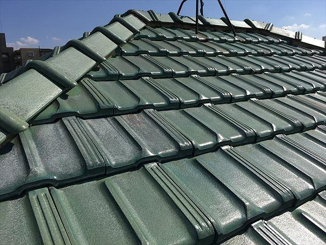 点検を行った平板瓦の屋根